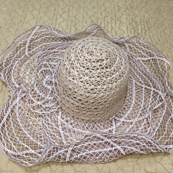 Accessories - Beach hat.